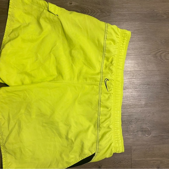 Nike RN37763 Men’s Neon Lime Sport Short Size XL - Picture 6 of 12